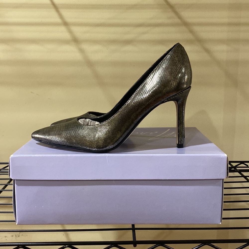 New with Box Marc Fisher Marigold pumps heels shoes